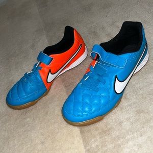 Nike Tiempo Indoor Soccer Shoe Big Boys Size 6Y